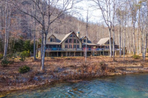 Serenity on the River Luxe Lewisburg Cabin!, Lewisburg